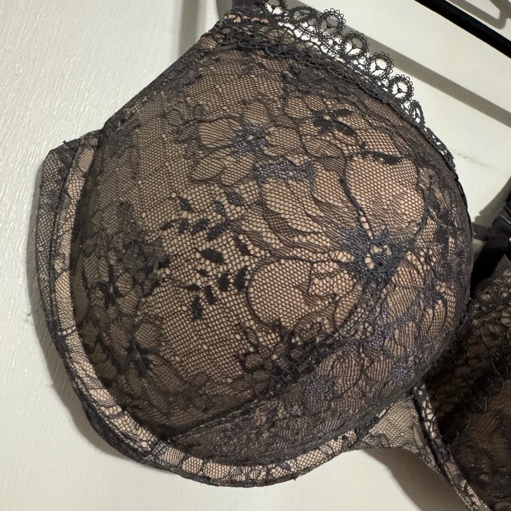 Victoria’s Secret Very Sexy Push Up Bra - Picture 2 of 6